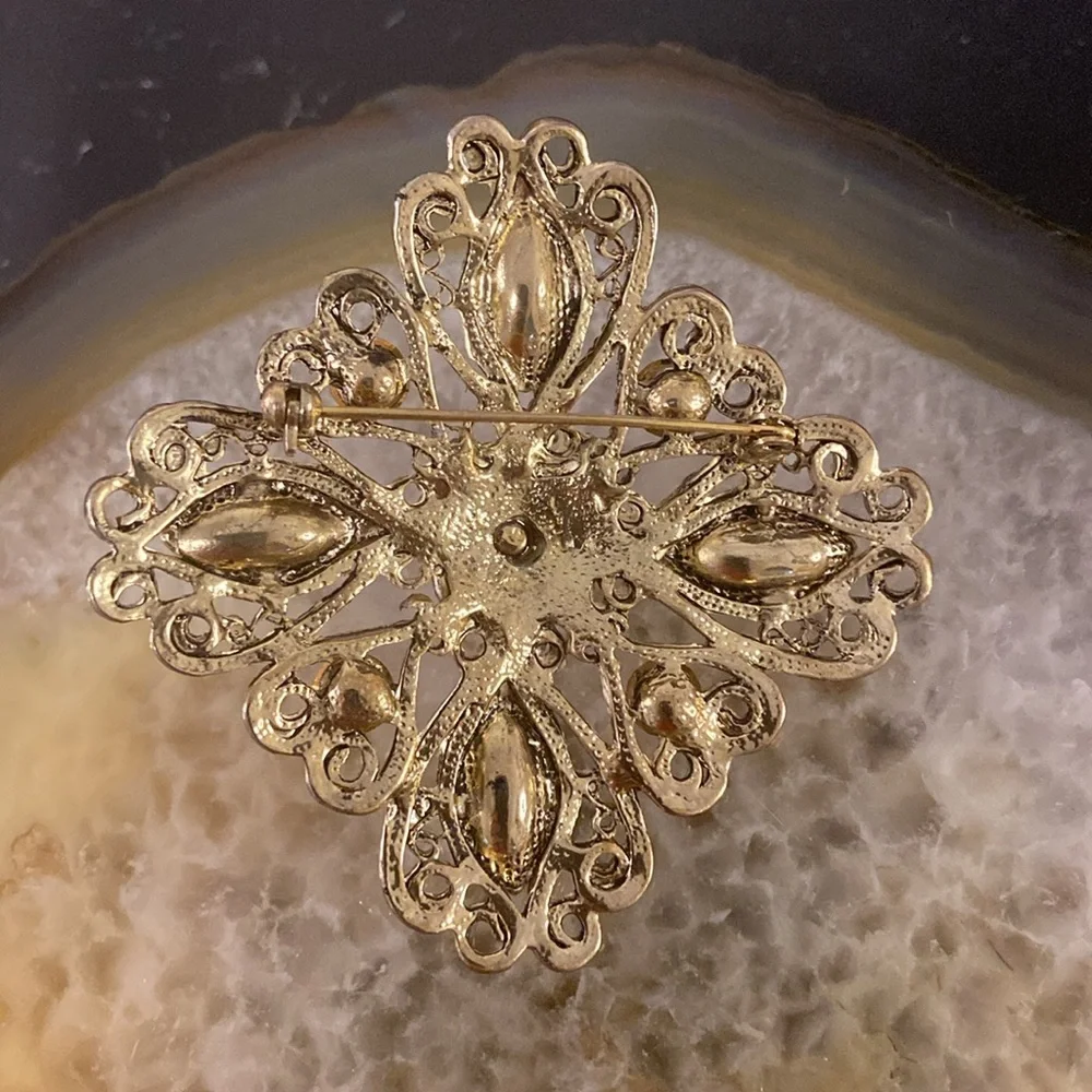 Xxsoldxx Silver tone Filigree brooch with faux purple & burgundy rhinestone - Picture 2 of 9